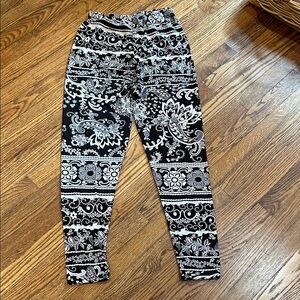 Black and White Paisley Leggings